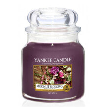 Aroma Diffusers And Scented Candles  Ароматическая свеча Classic medium Moonlit Blossoms 411 г